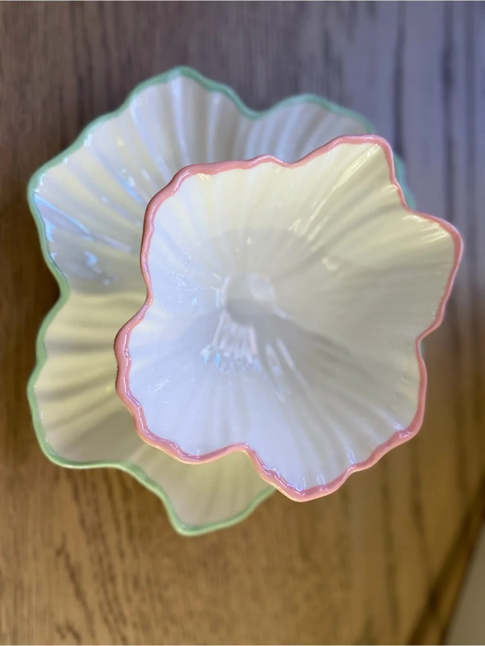 Lilly Pulitzer White Ceramic Scalloped Dish with Pink & Green Edging